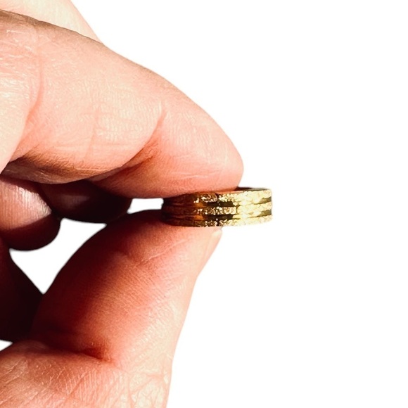 J & Co. NEW gold plated engraved chunky hoop Huggie earring - single - Picture 8 of 11